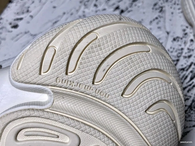 White Bone 500 Yeezy Adidas FV3573 1013